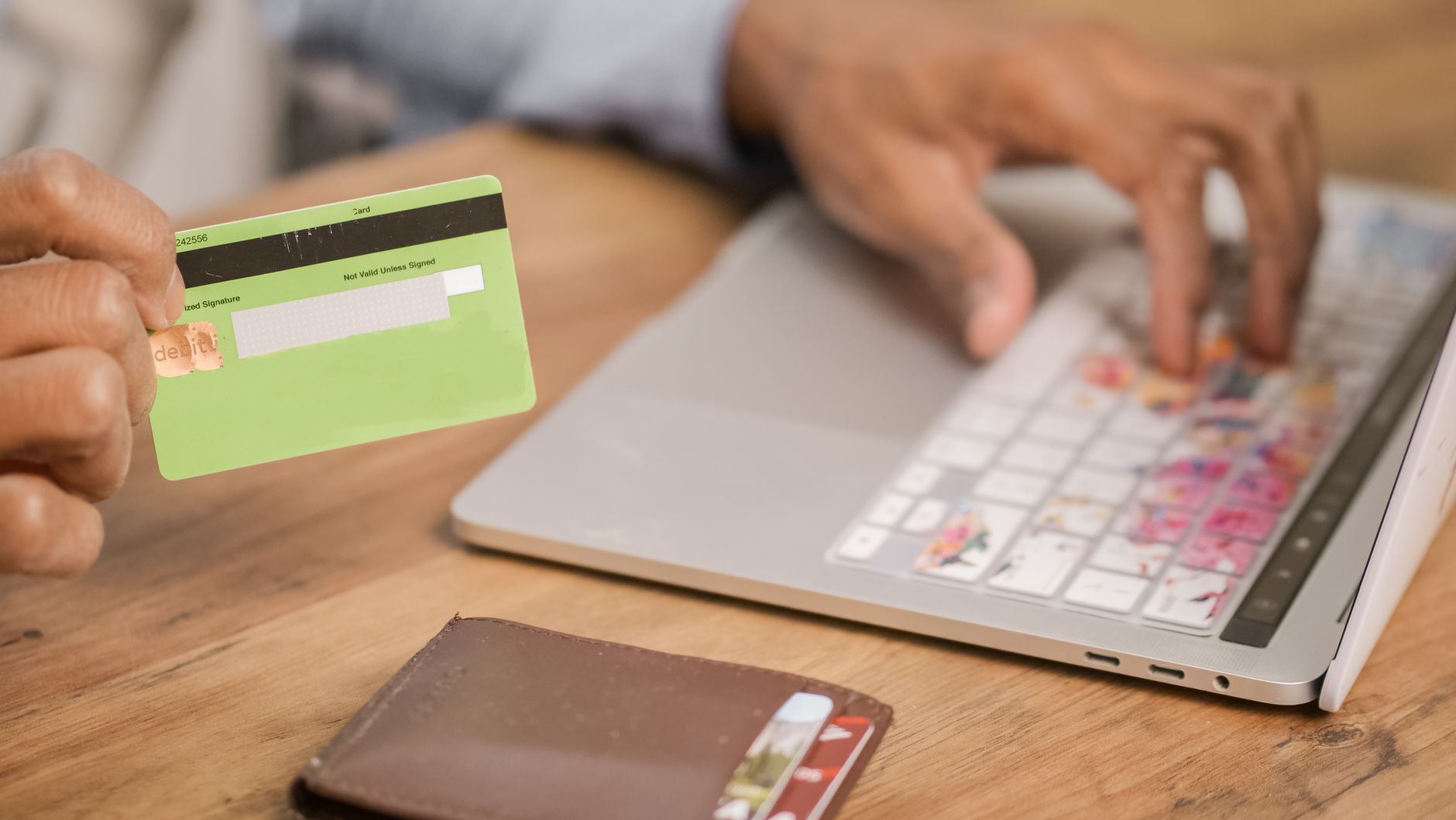 WooCommerce checkout page with feedback widget for payment bugs